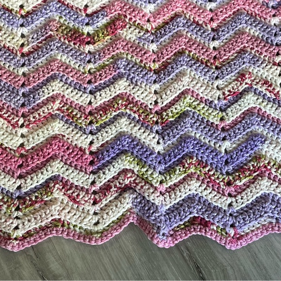 New Handmade Crochet Pastel Zig Zag Blanket - Picture 7 of 12